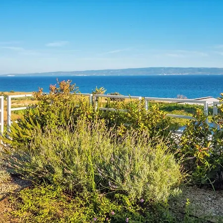 Апартаменты Sea View With Garden Joshua *